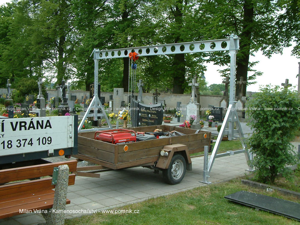 Portálový jeřáb nosnost 1500 kg